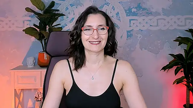 Snapshot of UnaTerra chatting on December 1, 2025, 9:36 am UnaTerra online show from December 1, 2025, 9:36 am