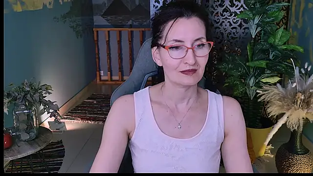 Snapshot of UnaTerra chatting on December 14, 2025, 5:29 pm UnaTerra online show from December 14, 2025, 5:29 pm