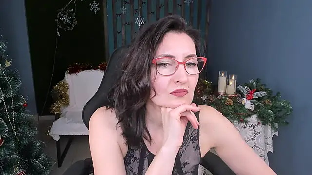 Snapshot of UnaTerra chatting on December 19, 2025, 9:27 am UnaTerra online show from December 19, 2025, 9:27 am