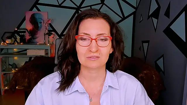 Snapshot of UnaTerra chatting on February 6, 2026, 8:29 am UnaTerra online show from February 6, 2026, 8:29 am