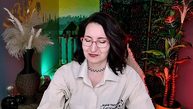 Snapshot of UnaTerra chatting on February 15, 2026, 9:19 am UnaTerra online show from February 15, 2026, 9:19 am