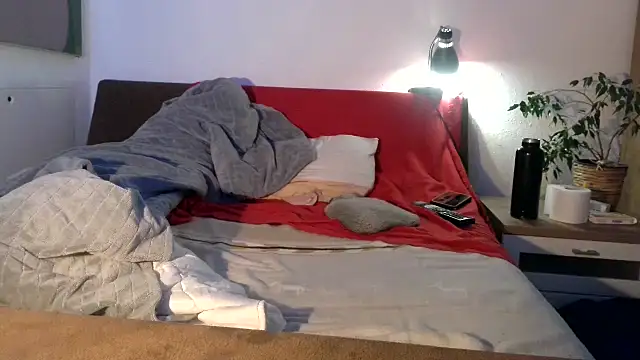 EdelHolz91 online show from October 3, 2025, 5:37 am