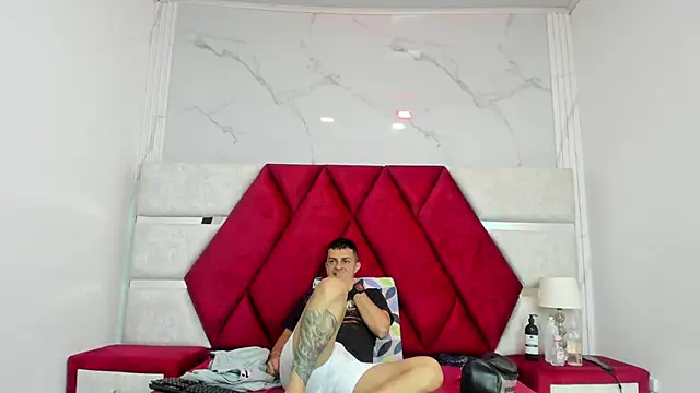 Snapshot of Kity_spiderr chatting on February 24, 2026, 12:25 pm Kity spiderr online show from February 24, 2026, 12:25 pm