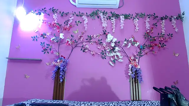 Snapshot of skinnysofia18 chatting on May 16, 2026, 1:43 pm skinnysofia18 online show from May 16, 2026, 1:43 pm