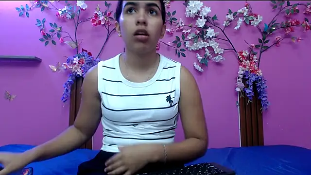 Snapshot of skinnysofia18 chatting on May 25, 2026, 2:34 pm skinnysofia18 online show from May 25, 2026, 2:34 pm