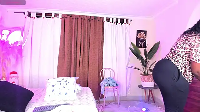 ViolettGomez 93 online show from May 1, 2026, 1:32 am