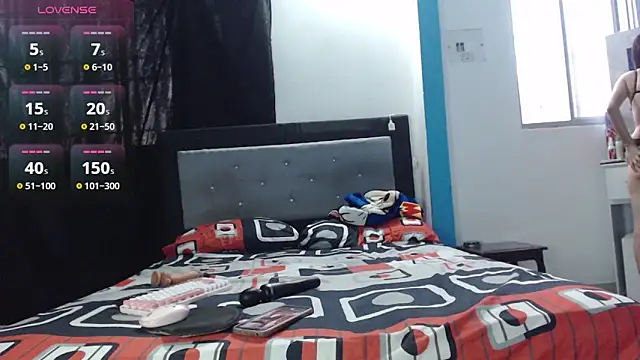 Snapshot of Luisa_Paul chatting on October 21, 2025, 10:10 pm Luisa Paul online show from October 21, 2025, 10:10 pm