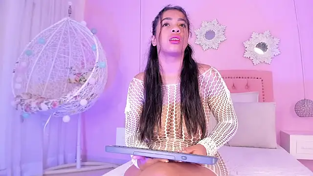 CannelaSmith online show from October 3, 2025, 7:33 pm