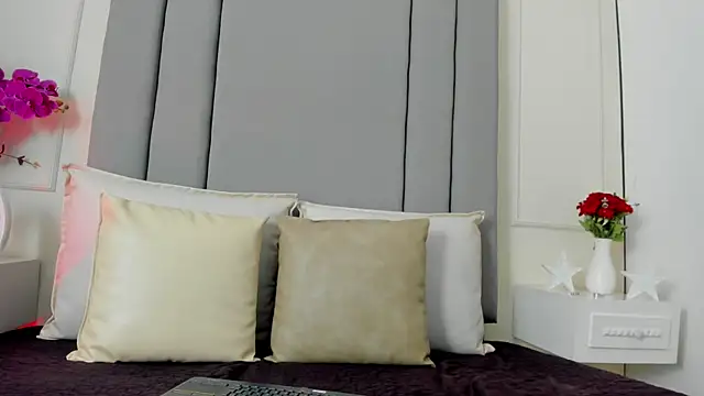 Snapshot of CannelaSmith chatting on July 9, 2026, 1:59 pm CannelaSmith online show from July 9, 2026, 1:59 pm