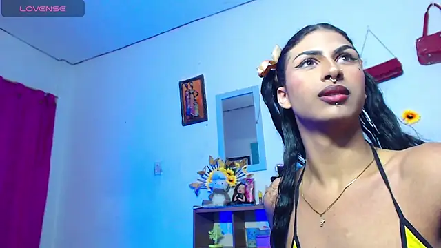 Snapshot of Sharasexy1 chatting on November 3, 2025, 9:27 pm Sharasexy1 online show from November 3, 2025, 9:27 pm