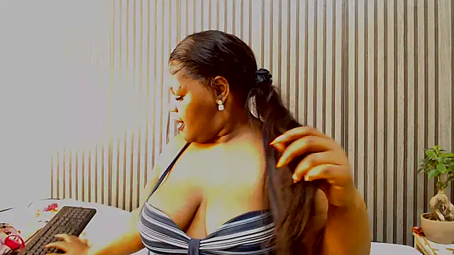 Snapshot of ROYALASS25 chatting on June 15, 2026, 12:07 pm ROYALASS25 online show from June 15, 2026, 12:07 pm