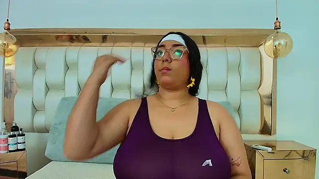 TiffantyAndStacy online show from September 26, 2025, 8:02 pm