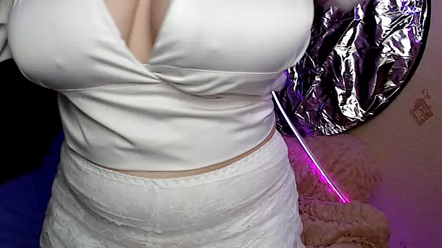 Snapshot of MillyBoo0 chatting on December 3, 2025, 5:22 pm MillyBoo0 online show from December 3, 2025, 5:22 pm