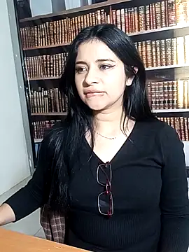 ValerieLove  online show from September 15, 2025, 8:31 pm