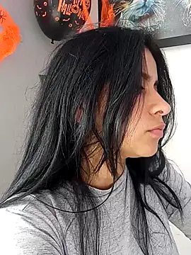 ValerieLove  online show from October 27, 2025, 7:29 pm