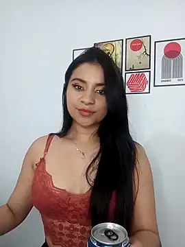 ValerieLove  online show from March 4, 2026, 11:33 pm