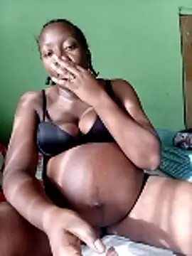 Snapshot of BeautyQueenX22 chatting on January 9, 2026, 2:53 pm BeautyQueenX22 online show from January 9, 2026, 2:53 pm