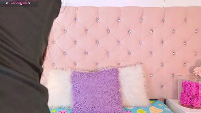 CaterinaRomano online show from December 16, 2025, 3:06 pm