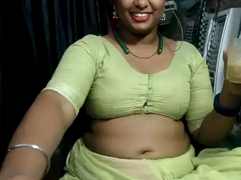 Snapshot of DearKimmi chatting on December 3, 2024, 9:45 pm DearKimmi online show from December 3, 2024, 9:45 pm