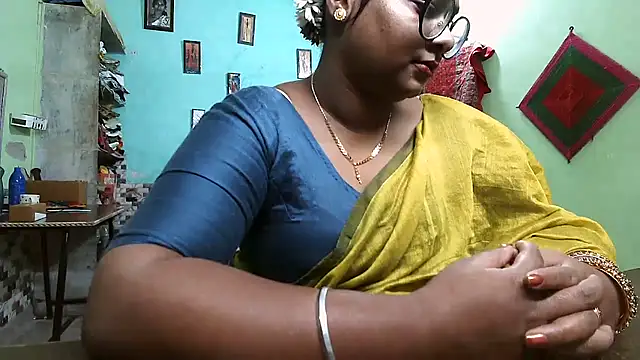 Snapshot of DearKimmi chatting on November 9, 2025, 12:09 am DearKimmi online show from November 9, 2025, 12:09 am