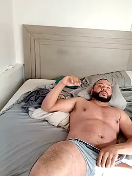 Snapshot of tripping385 chatting on September 26, 2025, 8:02 pm tripping385 online show from September 26, 2025, 8:02 pm