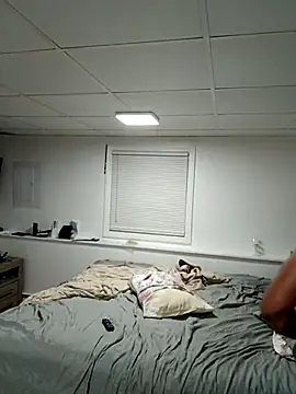 Snapshot of tripping385 chatting on October 15, 2025, 11:05 pm tripping385 online show from October 15, 2025, 11:05 pm