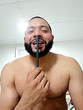 Snapshot of tripping385 chatting on October 29, 2025, 2:25 am tripping385 online show from October 29, 2025, 2:25 am