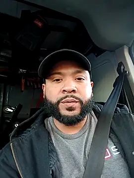 Snapshot of tripping385 chatting on November 4, 2025, 9:25 pm tripping385 online show from November 4, 2025, 9:25 pm