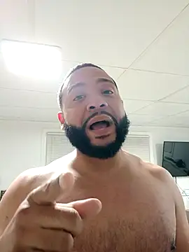 Snapshot of tripping385 chatting on November 11, 2025, 12:54 am tripping385 online show from November 11, 2025, 12:54 am