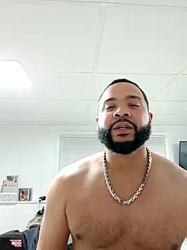 Snapshot of tripping385 chatting on November 16, 2025, 10:26 pm tripping385 online show from November 16, 2025, 10:26 pm