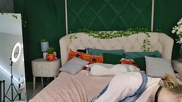 Beverly Gomes online show from October 31, 2025, 10:49 am