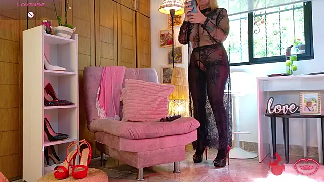 Snapshot of mrs_edha chatting on July 17, 2026, 2:13 pm mrs edha online show from July 17, 2026, 2:13 pm