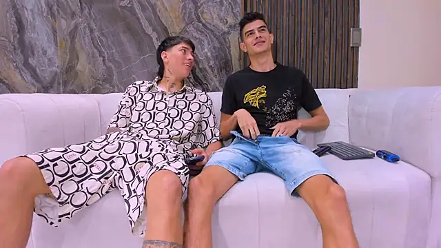 Snapshot of junior_friendss chatting on November 19, 2025, 8:20 pm junior friendss online show from November 19, 2025, 8:20 pm