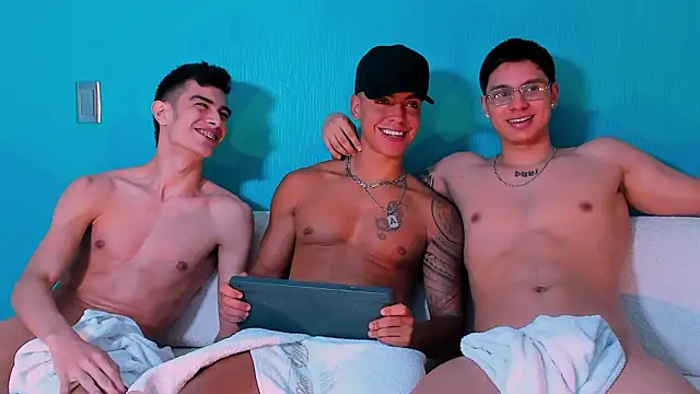 Snapshot of junior_friendss chatting on March 12, 2026, 3:34 am junior friendss online show from March 12, 2026, 3:34 am