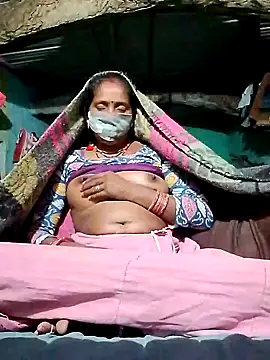 Snapshot of CUTE-004 chatting on November 15, 2025, 4:25 pm CUTE-004 online show from November 15, 2025, 4:25 pm