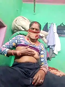 Snapshot of CUTE-004 chatting on November 20, 2025, 9:53 am CUTE-004 online show from November 20, 2025, 9:53 am