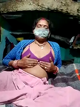 Snapshot of CUTE-004 chatting on November 29, 2025, 3:15 pm CUTE-004 online show from November 29, 2025, 3:15 pm