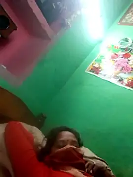 Snapshot of CUTE-004 chatting on December 15, 2025, 8:40 am CUTE-004 online show from December 15, 2025, 8:40 am