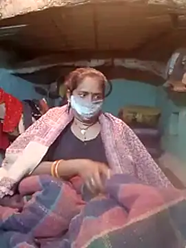 Snapshot of CUTE-004 chatting on December 17, 2025, 4:57 pm CUTE-004 online show from December 17, 2025, 4:57 pm