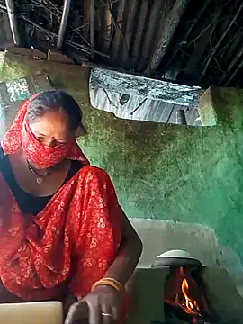 Snapshot of CUTE-004 chatting on December 23, 2025, 6:44 am CUTE-004 online show from December 23, 2025, 6:44 am