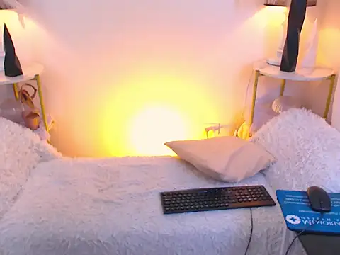 Snapshot of Alluring_Carmela chatting on February 2, 2026, 6:17 pm Alluring Carmela online show from February 2, 2026, 6:17 pm