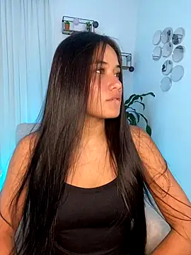 Snapshot of AlisxxnFx chatting on November 6, 2025, 4:35 am AlisxxnFx online show from November 6, 2025, 4:35 am