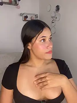 AlisxxnFx online show from March 18, 2026, 4:04 am