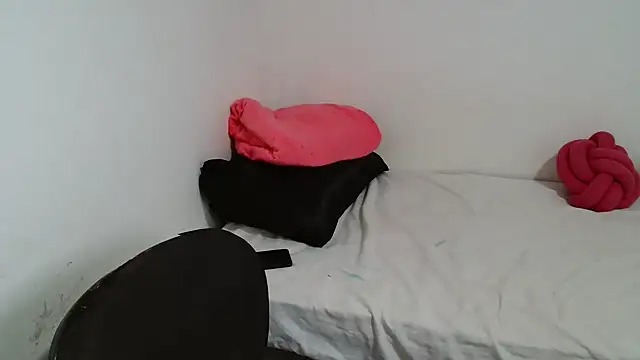 Snapshot of ApenasLys chatting on October 2, 2025, 7:43 pm ApenasLys online show from October 2, 2025, 7:43 pm