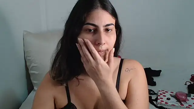 Snapshot of ApenasLys chatting on October 15, 2025, 3:12 pm ApenasLys online show from October 15, 2025, 3:12 pm