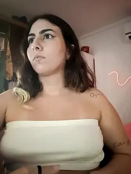 Snapshot of ApenasLys chatting on November 5, 2025, 10:43 pm ApenasLys online show from November 5, 2025, 10:43 pm