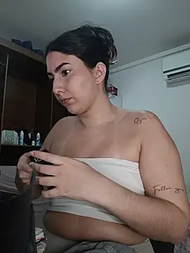 Snapshot of ApenasLys chatting on January 18, 2026, 7:50 pm ApenasLys online show from January 18, 2026, 7:50 pm