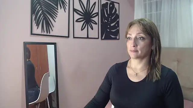 Snapshot of amara_rousse1 chatting on June 27, 2026, 1:06 pm amara rousse1 online show from June 27, 2026, 1:06 pm