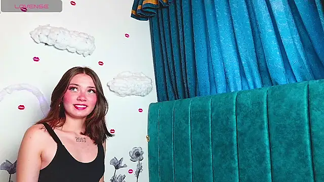 MilaFyre online show from September 18, 2025, 4:42 pm