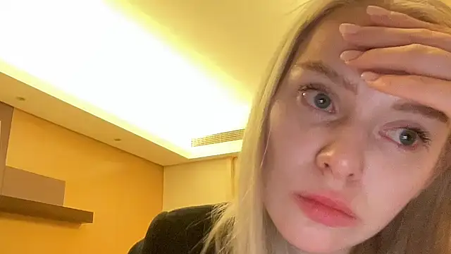 Snapshot of Nyssix chatting on November 21, 2025, 9:13 pm Nyssix online show from November 21, 2025, 9:13 pm